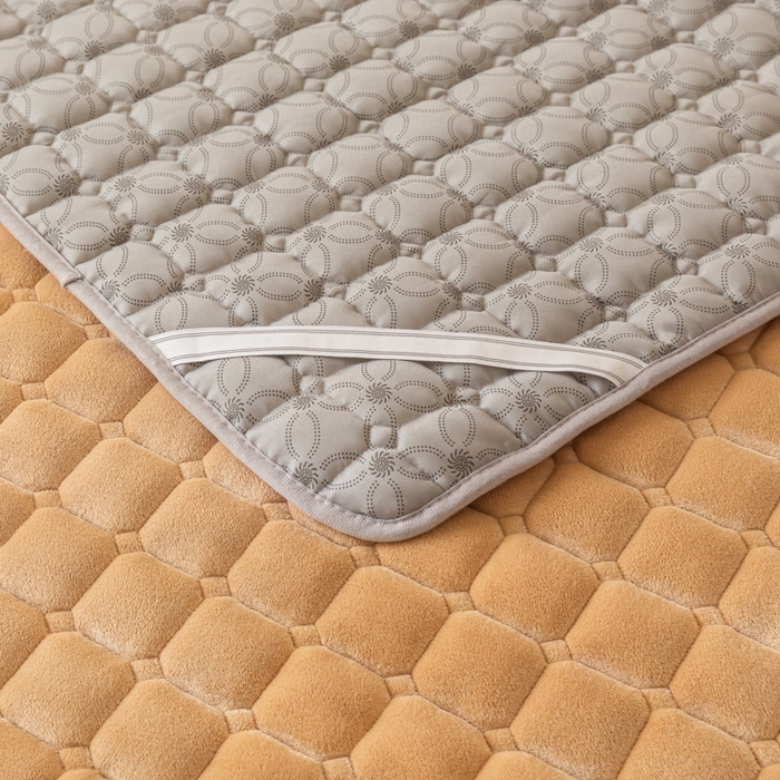 91家纺网 家纺一手货源 找家纺 卡伦家纺 2025新款A类牛奶绒夹棉加厚床垫单人双人床垫保护垫 香槟金