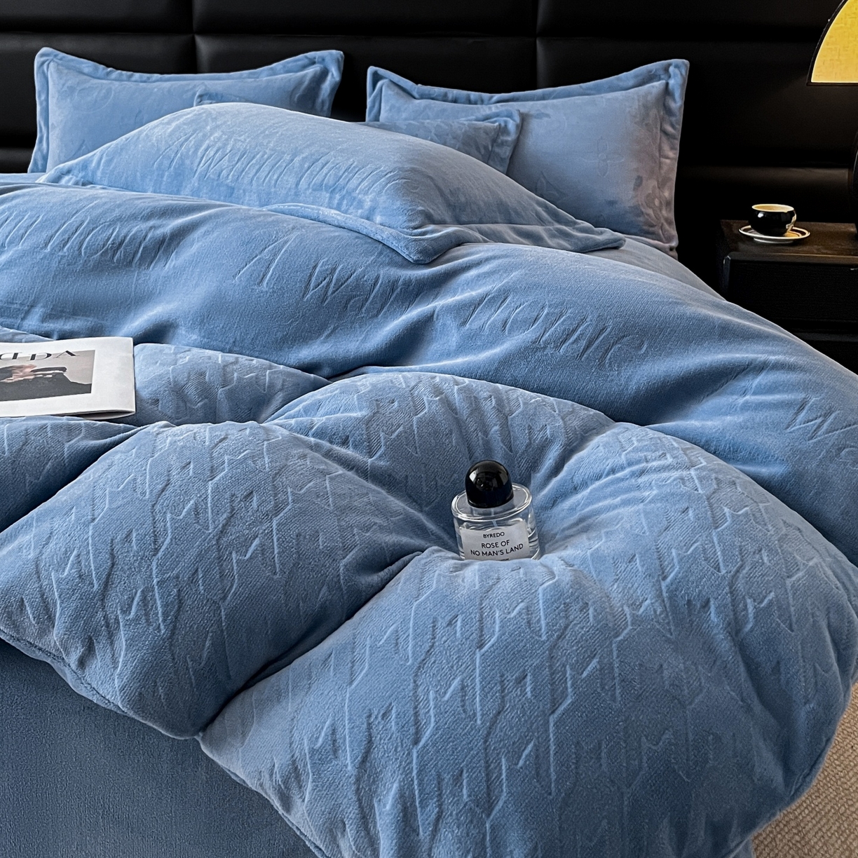 91家纺网 家纺一手货源 找家纺 爱家（原缔乐家纺） 2025新款A类牛奶雕花绒四件套 浪漫主义系列 浪漫主义-宾利兰