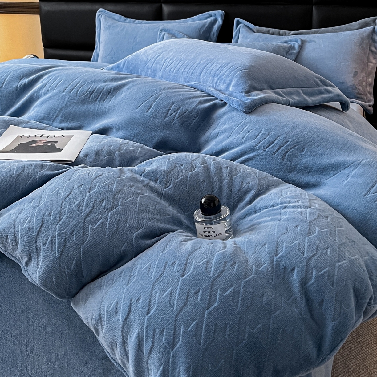 91家纺网 家纺一手货源 找家纺 爱家（原缔乐家纺） 2025新款A类牛奶雕花绒四件套 浪漫主义系列 浪漫主义-宾利兰