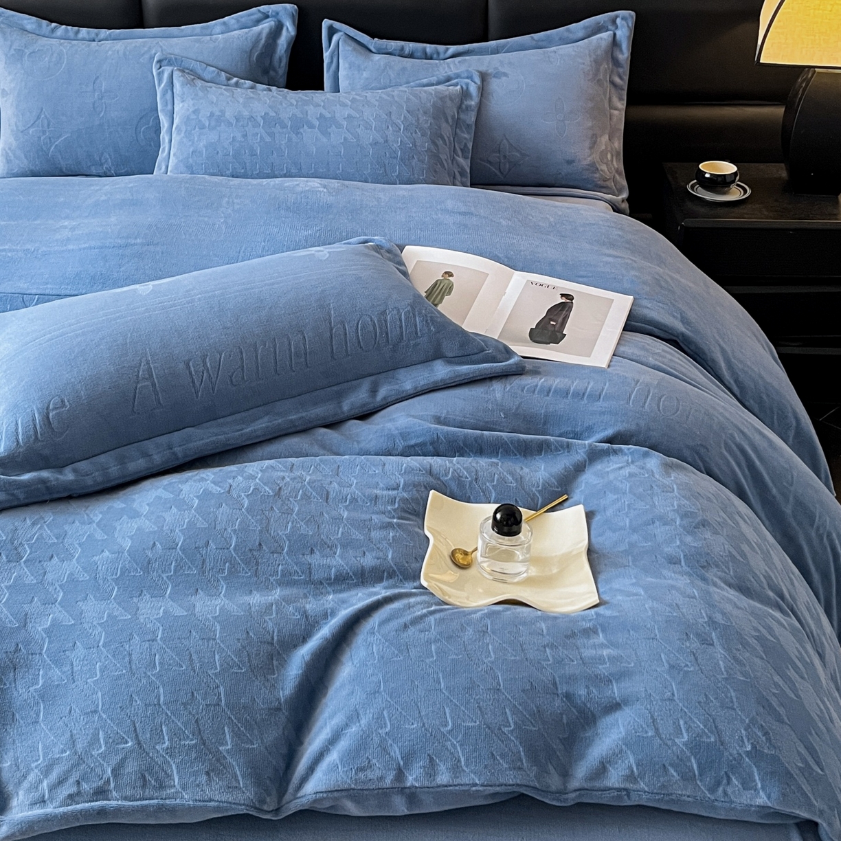 91家纺网 家纺一手货源 找家纺 爱家（原缔乐家纺） 2025新款A类牛奶雕花绒四件套 浪漫主义系列 浪漫主义-宾利兰