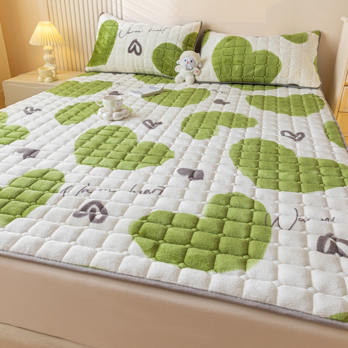 91家纺网 家纺一手货源 找家纺 卡伦家纺 2025新款A类牛奶绒夹棉加厚床垫单人双人床垫保护垫 心相印