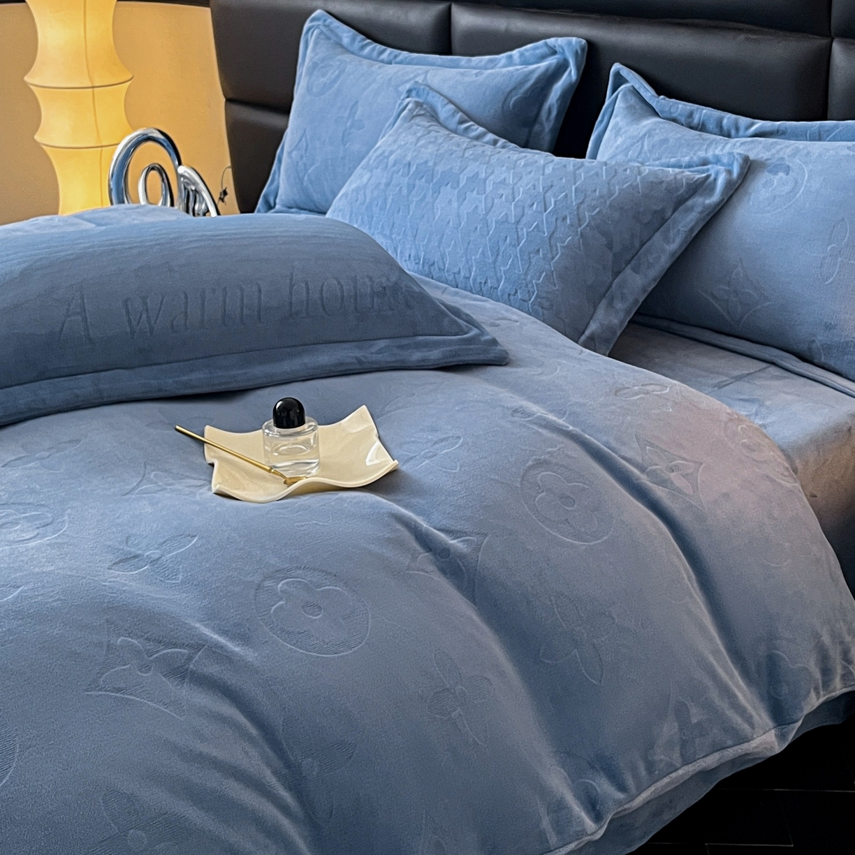 91家纺网 家纺一手货源 找家纺 爱家（原缔乐家纺） 2025新款A类牛奶雕花绒四件套 浪漫主义系列 浪漫主义-宾利兰