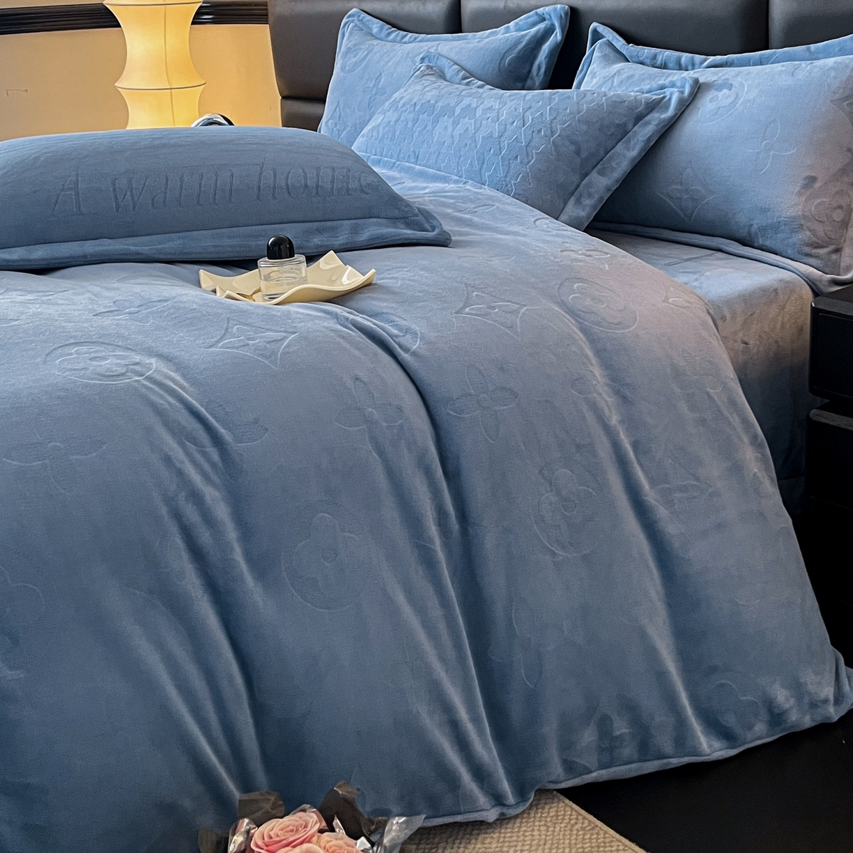 91家纺网 家纺一手货源 找家纺 爱家（原缔乐家纺） 2025新款A类牛奶雕花绒四件套 浪漫主义系列 浪漫主义-宾利兰