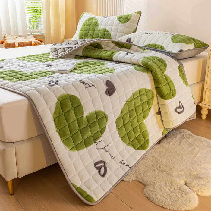 91家纺网 家纺一手货源 找家纺 卡伦家纺 2025新款A类牛奶绒夹棉加厚床垫单人双人床垫保护垫 心相印