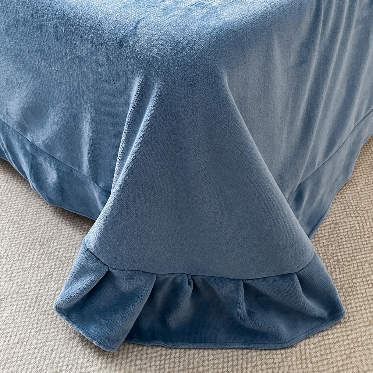 91家纺网 家纺一手货源 找家纺 爱家（原缔乐家纺） 2025新款A类牛奶雕花绒四件套 浪漫主义系列 浪漫主义-宾利兰