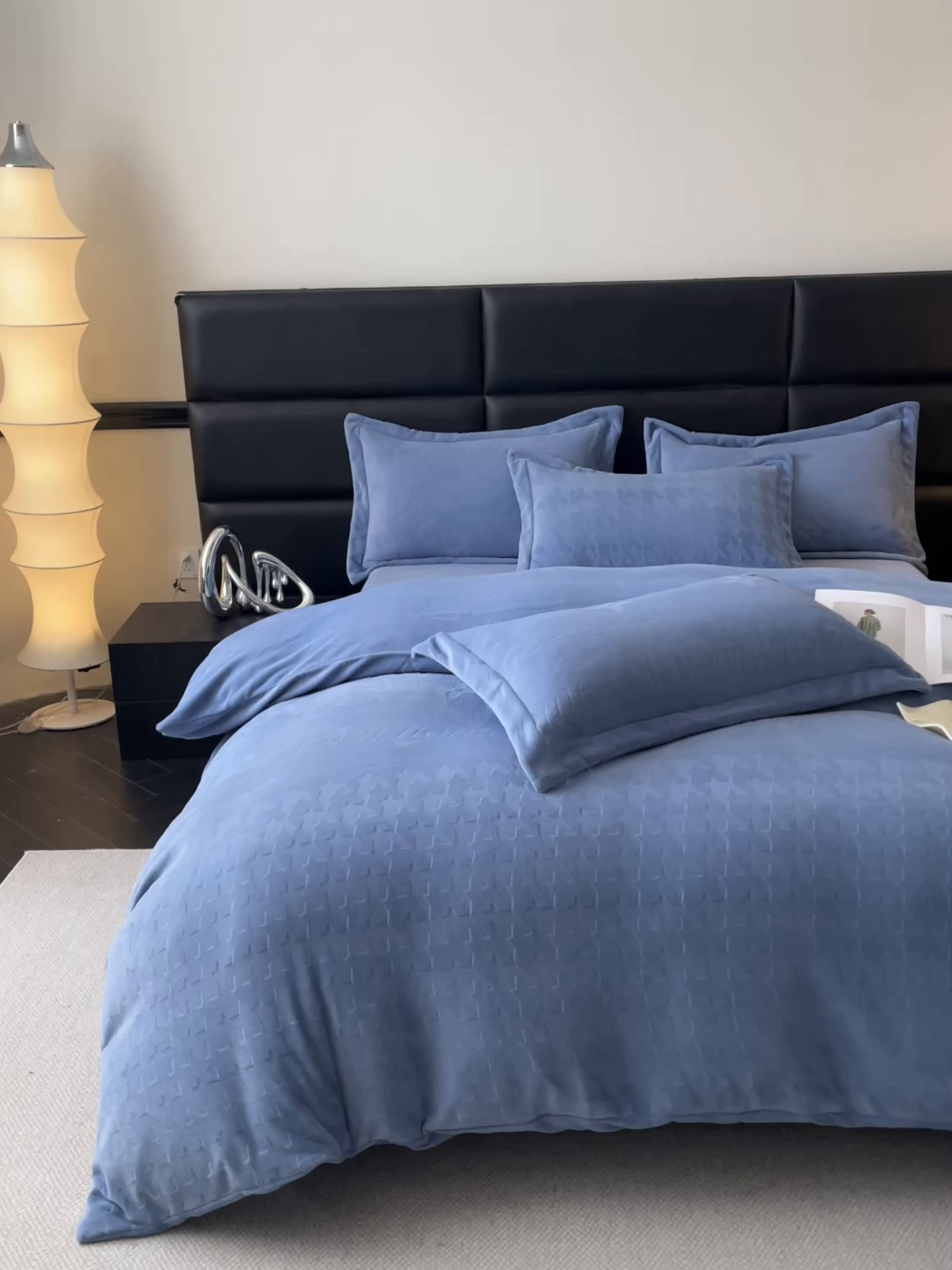 91家纺网 家纺一手货源 找家纺 爱家（原缔乐家纺） 2025新款A类牛奶雕花绒四件套 浪漫主义系列 浪漫主义-宾利兰