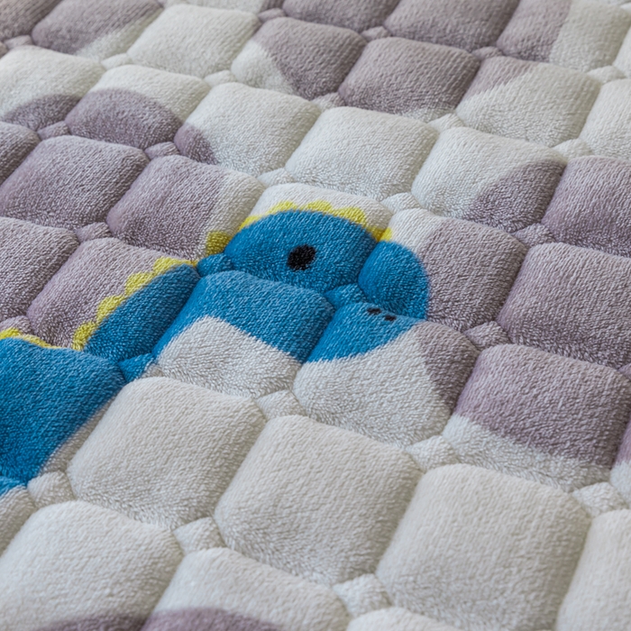 91家纺网 家纺一手货源 找家纺 卡伦家纺 2025新款A类牛奶绒夹棉加厚床垫单人双人床垫保护垫 星幻恐龙