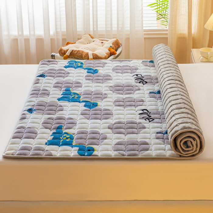 91家纺网 家纺一手货源 找家纺 卡伦家纺 2025新款A类牛奶绒夹棉加厚床垫单人双人床垫保护垫 星幻恐龙