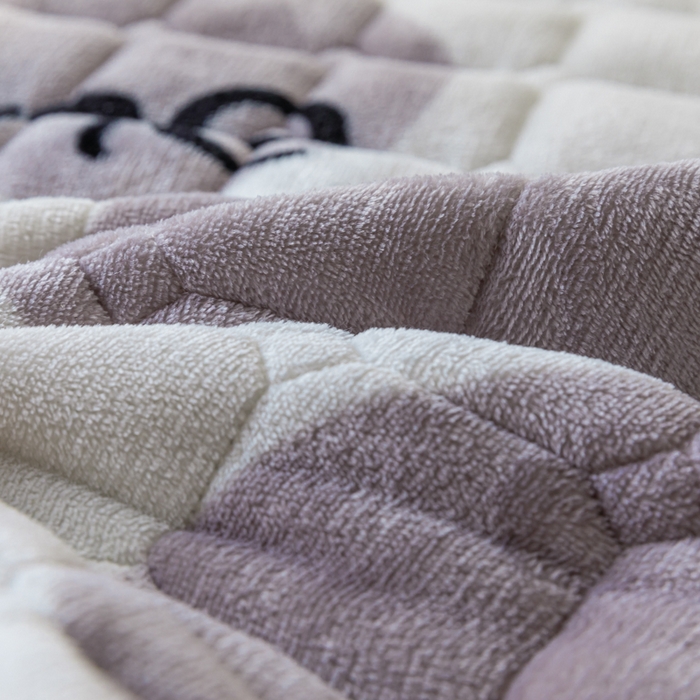 91家纺网 家纺一手货源 找家纺 卡伦家纺 2025新款A类牛奶绒夹棉加厚床垫单人双人床垫保护垫 星幻恐龙