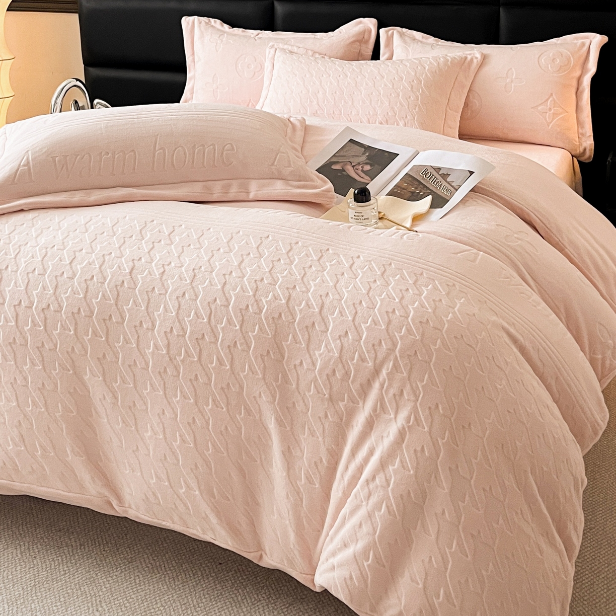 91家纺网 家纺一手货源 找家纺 爱家（原缔乐家纺） 2025新款A类牛奶雕花绒四件套 浪漫主义系列 浪漫主义-公主粉