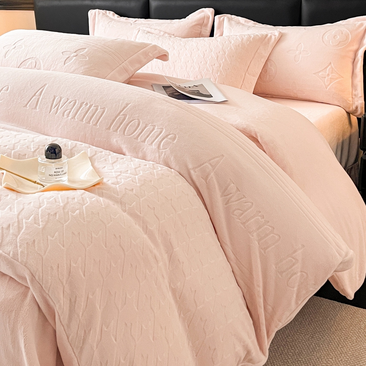 91家纺网 家纺一手货源 找家纺 爱家（原缔乐家纺） 2025新款A类牛奶雕花绒四件套 浪漫主义系列 浪漫主义-公主粉