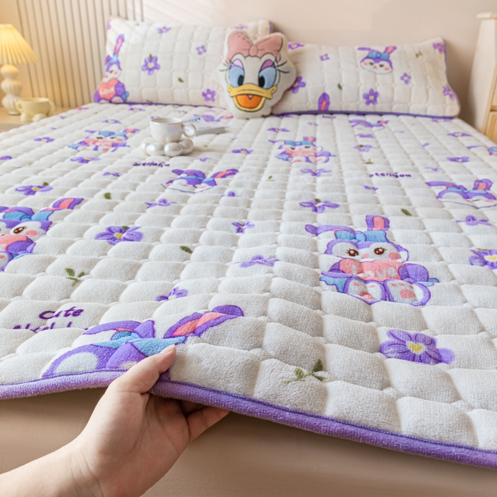 91家纺网 家纺一手货源 找家纺 卡伦家纺 2025新款A类牛奶绒夹棉加厚床垫单人双人床垫保护垫 星梦露