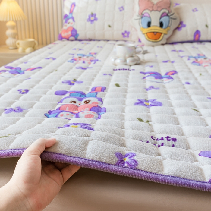 91家纺网 家纺一手货源 找家纺 卡伦家纺 2025新款A类牛奶绒夹棉加厚床垫单人双人床垫保护垫 星梦露