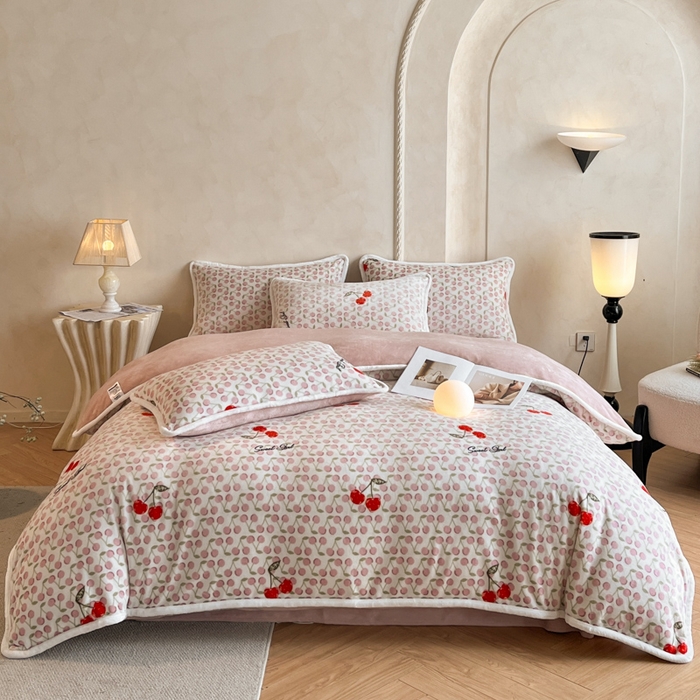 91家纺网 家纺一手货源 找家纺 诺梵2025新款牛8斤奶绒印花包边四件套汐颜