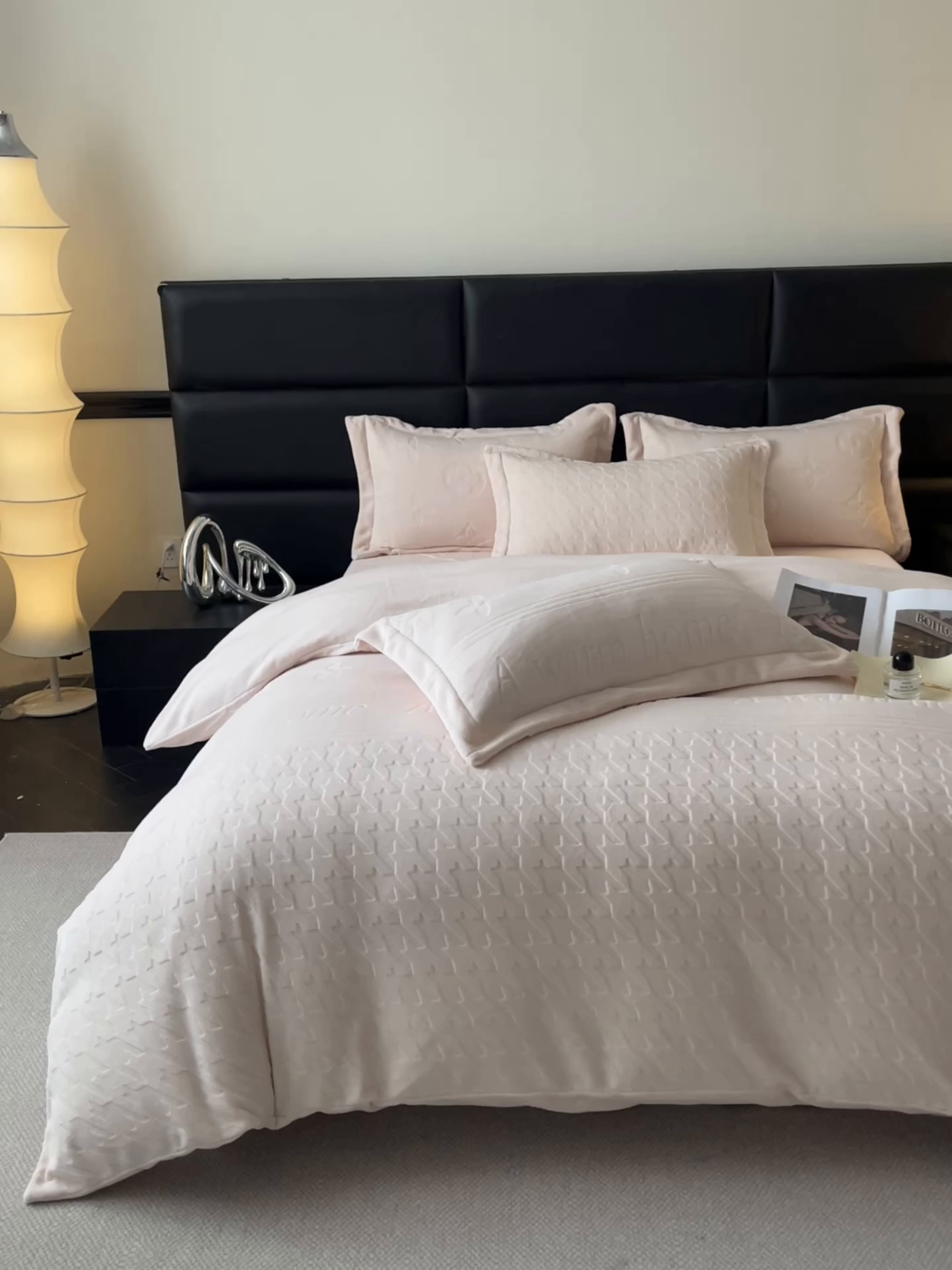 91家纺网 家纺一手货源 找家纺 爱家（原缔乐家纺） 2025新款A类牛奶雕花绒四件套 浪漫主义系列 浪漫主义-公主粉