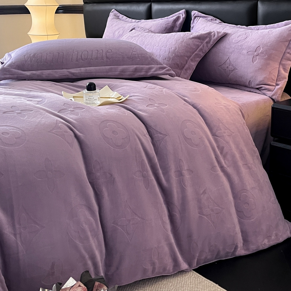 91家纺网 家纺一手货源 找家纺 爱家（原缔乐家纺） 2025新款A类牛奶雕花绒四件套 浪漫主义系列 浪漫主义-梦幻紫