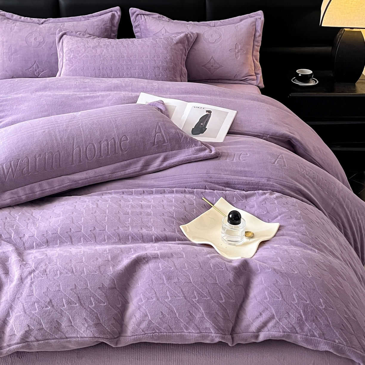 91家纺网 家纺一手货源 找家纺 爱家（原缔乐家纺） 2025新款A类牛奶雕花绒四件套 浪漫主义系列 浪漫主义-梦幻紫