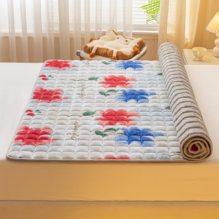 91家纺网 家纺一手货源 找家纺 卡伦家纺 2025新款A类牛奶绒夹棉加厚床垫单人双人床垫保护垫 樱桃花语