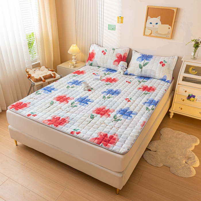91家纺网 家纺一手货源 找家纺 卡伦家纺 2025新款A类牛奶绒夹棉加厚床垫单人双人床垫保护垫 樱桃花语