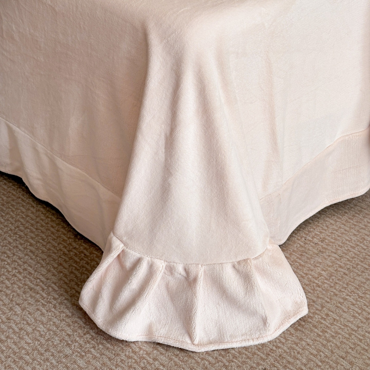 91家纺网 家纺一手货源 找家纺 爱家（原缔乐家纺） 2025新款A类牛奶雕花绒四件套 保罗-黑天鹅系列 保罗-公主玉