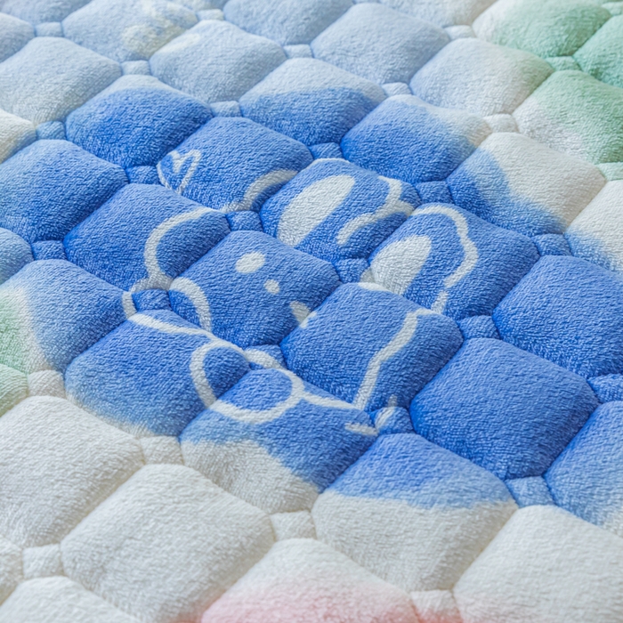 91家纺网 家纺一手货源 找家纺 卡伦家纺 2025新款A类牛奶绒夹棉加厚床垫单人双人床垫保护垫 云端漫步