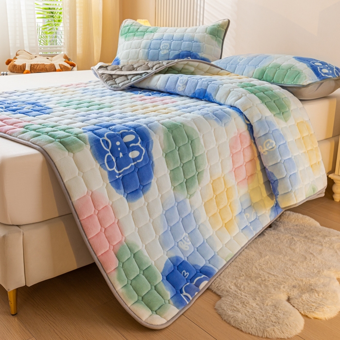 91家纺网 家纺一手货源 找家纺 卡伦家纺 2025新款A类牛奶绒夹棉加厚床垫单人双人床垫保护垫 云端漫步