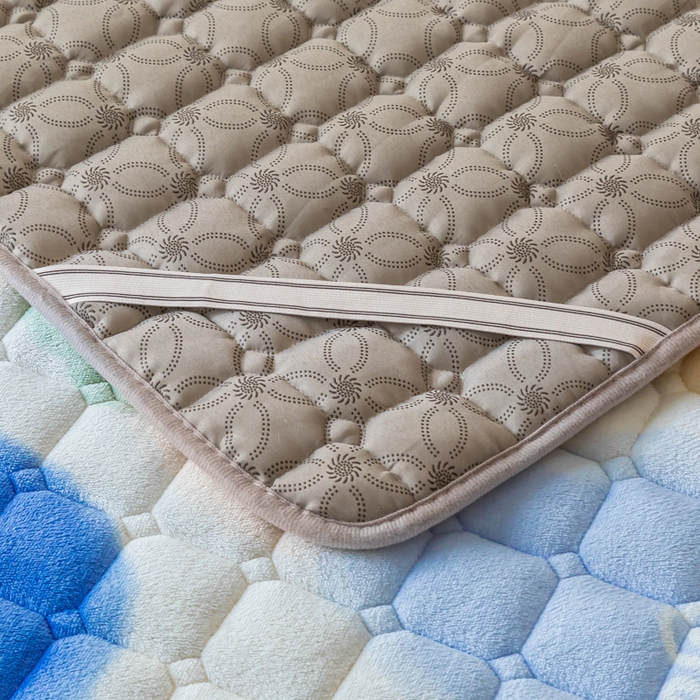 91家纺网 家纺一手货源 找家纺 卡伦家纺 2025新款A类牛奶绒夹棉加厚床垫单人双人床垫保护垫 云端漫步