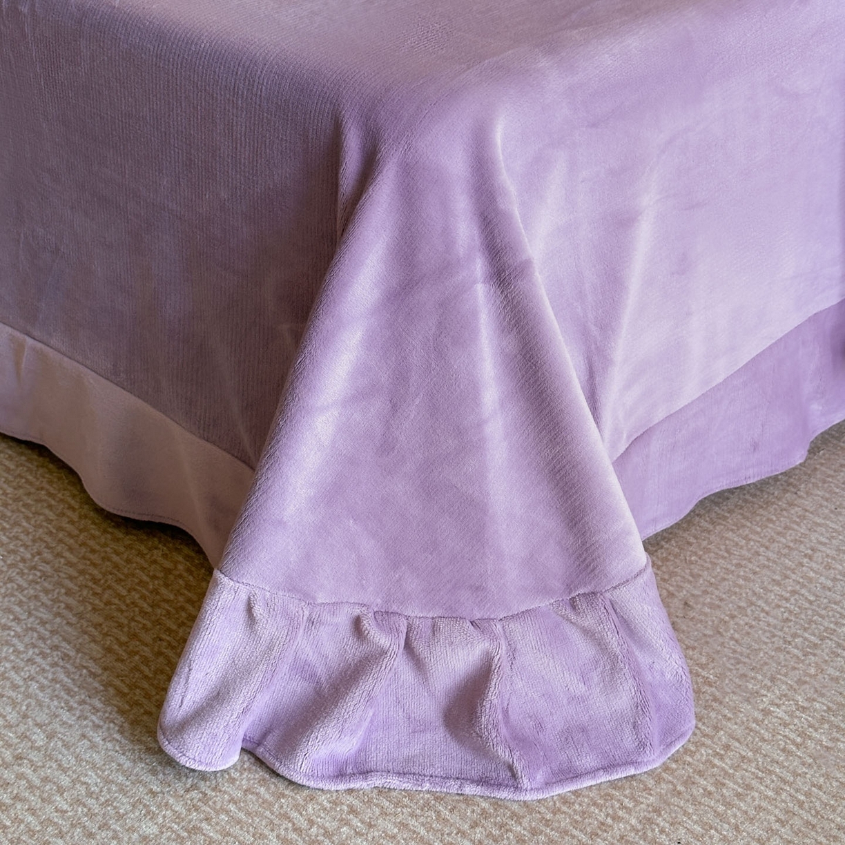 91家纺网 家纺一手货源 找家纺 爱家（原缔乐家纺） 2025新款A类牛奶雕花绒四件套 保罗-黑天鹅系列 保罗-梦幻紫