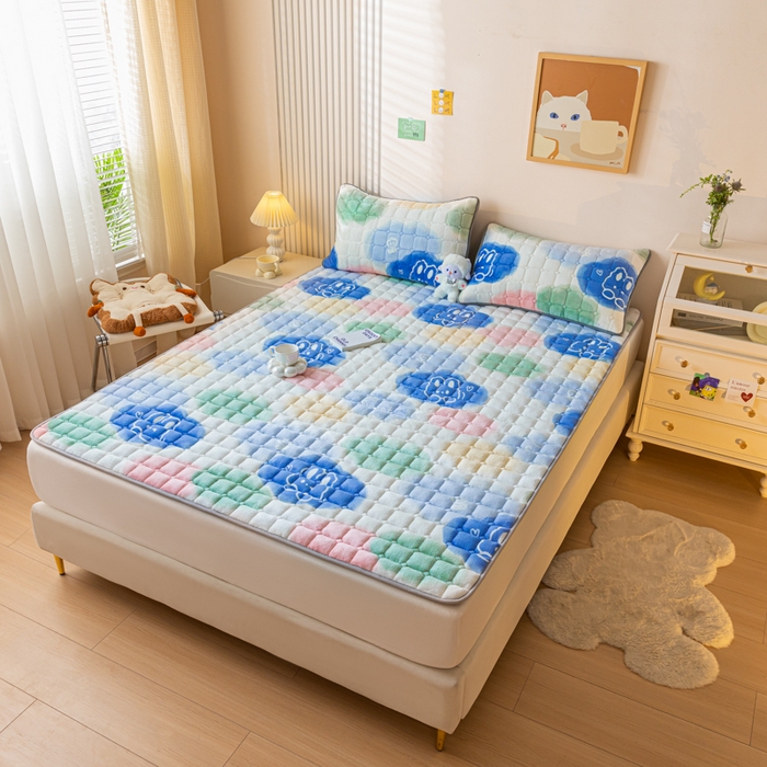 91家纺网 家纺一手货源 找家纺 卡伦家纺 2025新款A类牛奶绒夹棉加厚床垫单人双人床垫保护垫 云端漫步