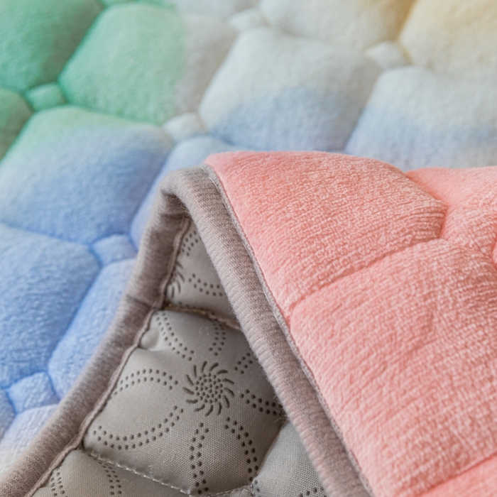 91家纺网 家纺一手货源 找家纺 卡伦家纺 2025新款A类牛奶绒夹棉加厚床垫单人双人床垫保护垫 云端漫步