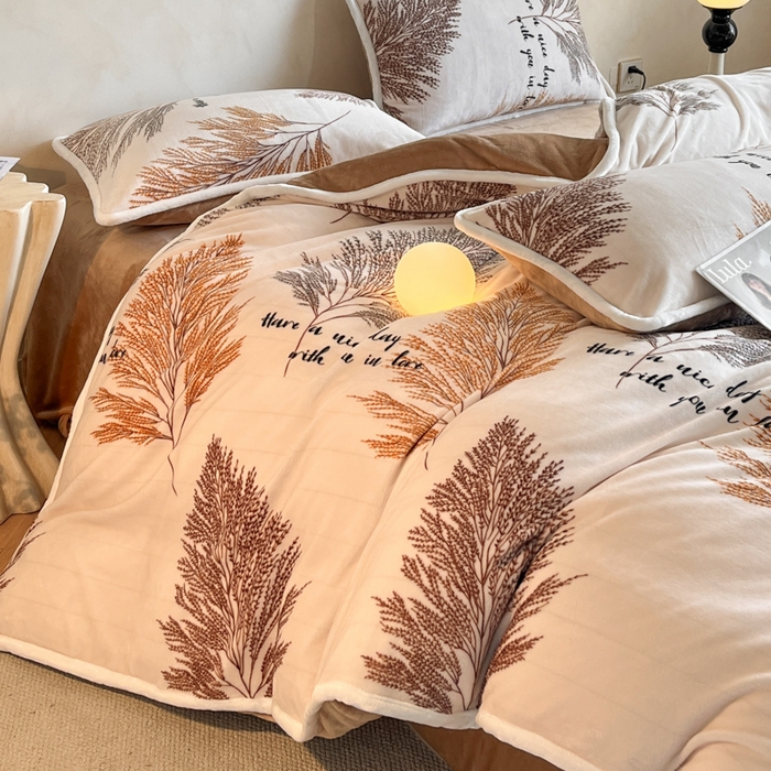 91家纺网 家纺一手货源 找家纺 诺梵2025新款牛8斤奶绒印花包边四件套安夏