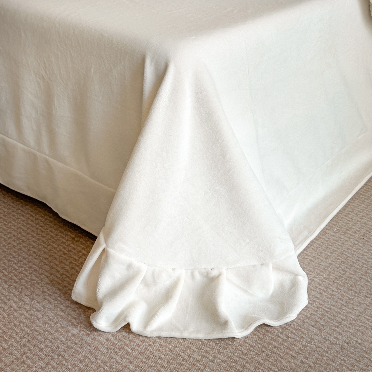 91家纺网 家纺一手货源 找家纺 爱家（原缔乐家纺） 2025新款A类牛奶雕花绒四件套 保罗-黑天鹅系列 保罗-奶昔白