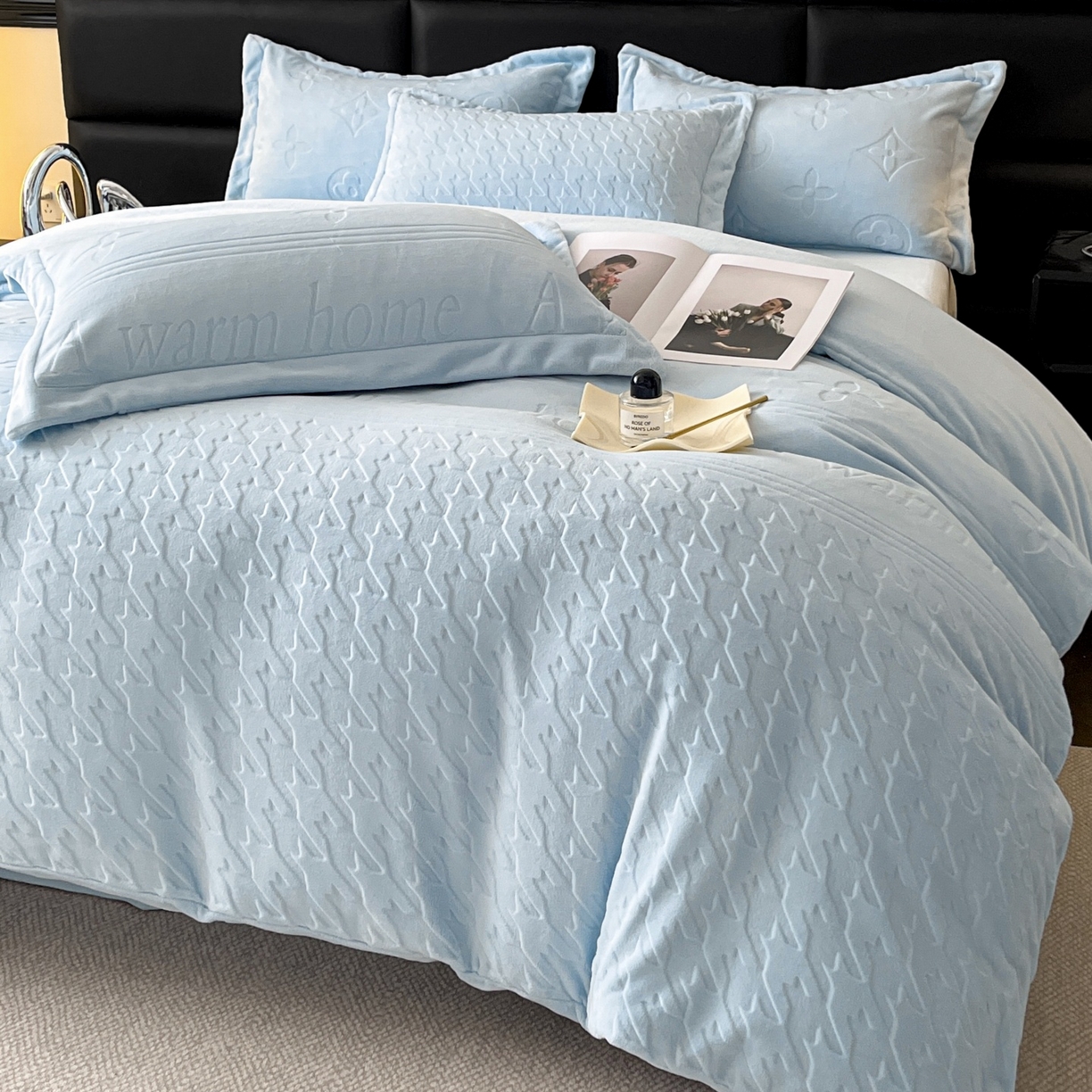 91家纺网 家纺一手货源 找家纺 爱家（原缔乐家纺） 2025新款A类牛奶雕花绒四件套 浪漫主义系列 浪漫主义-天空兰