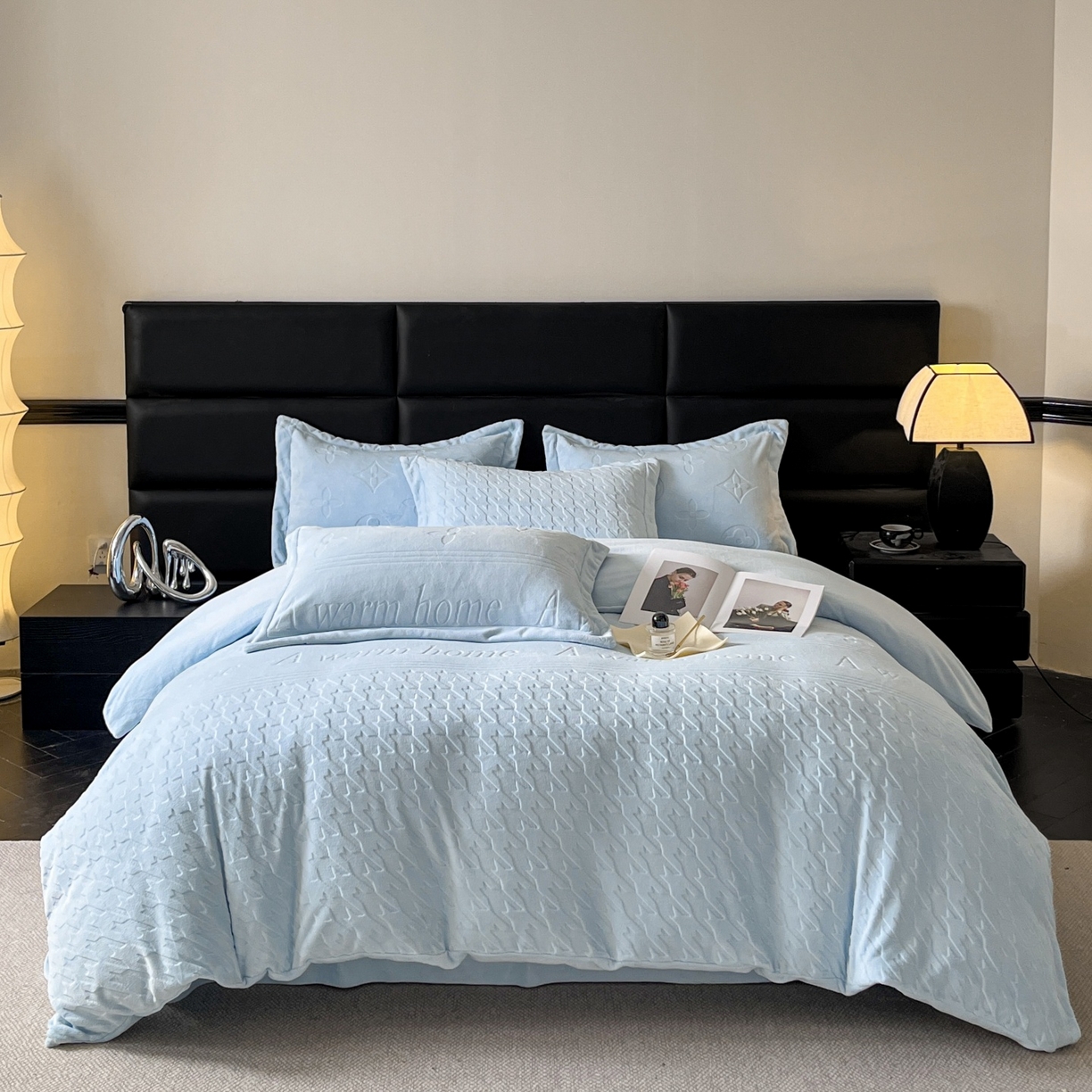 91家纺网 家纺一手货源 找家纺 爱家（原缔乐家纺） 2025新款A类牛奶雕花绒四件套 浪漫主义系列 浪漫主义-天空兰