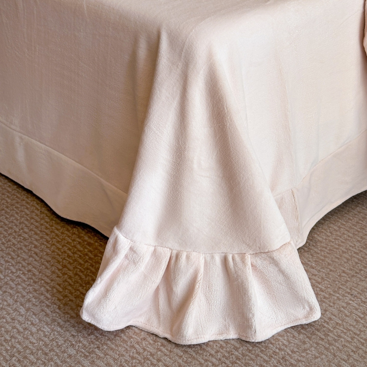 91家纺网 家纺一手货源 找家纺 爱家（原缔乐家纺） 2025新款A类牛奶雕花绒四件套 保罗-黑天鹅系列 黑天鹅-公主玉