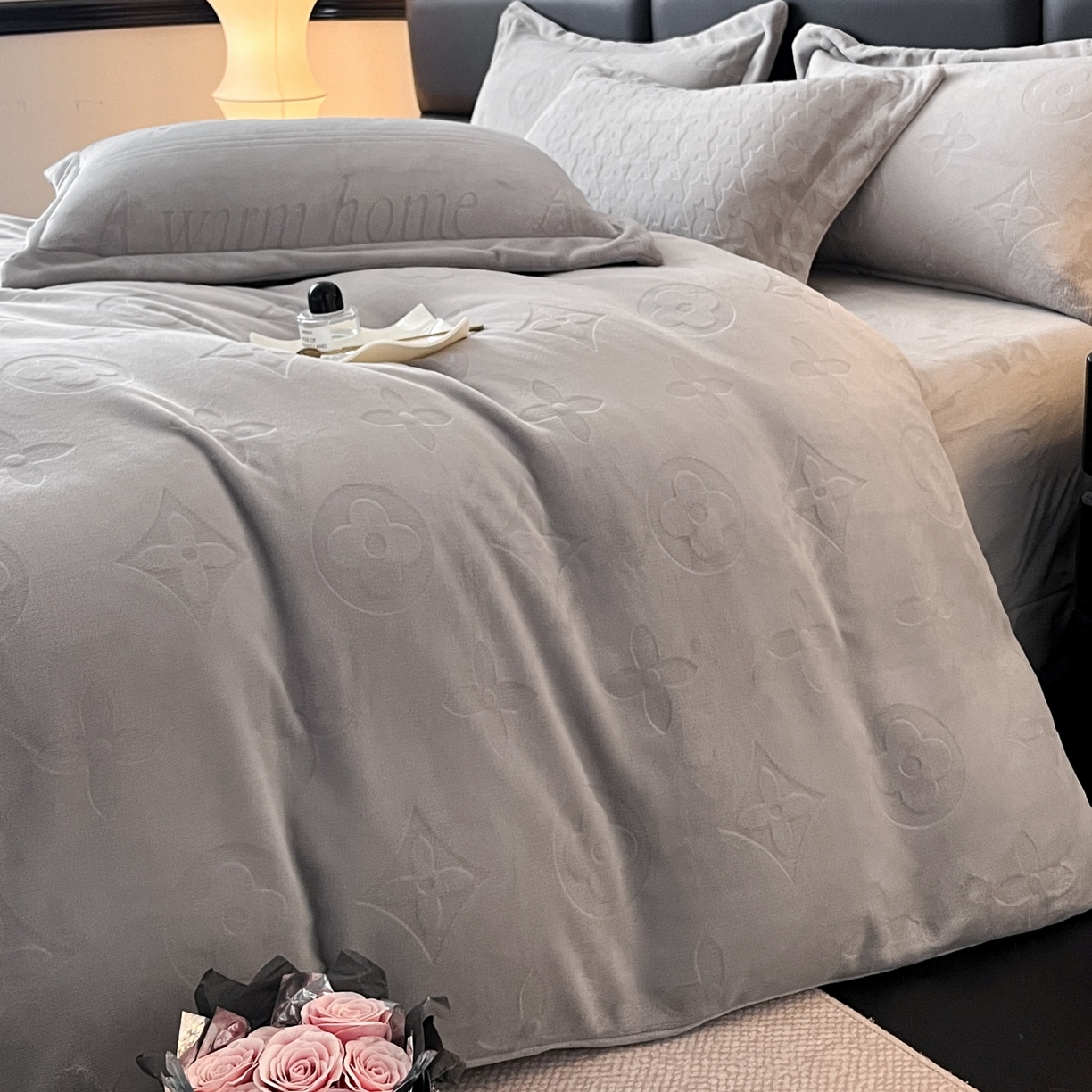 91家纺网 家纺一手货源 找家纺 爱家（原缔乐家纺） 2025新款A类牛奶雕花绒四件套 浪漫主义系列 浪漫主义-星空灰