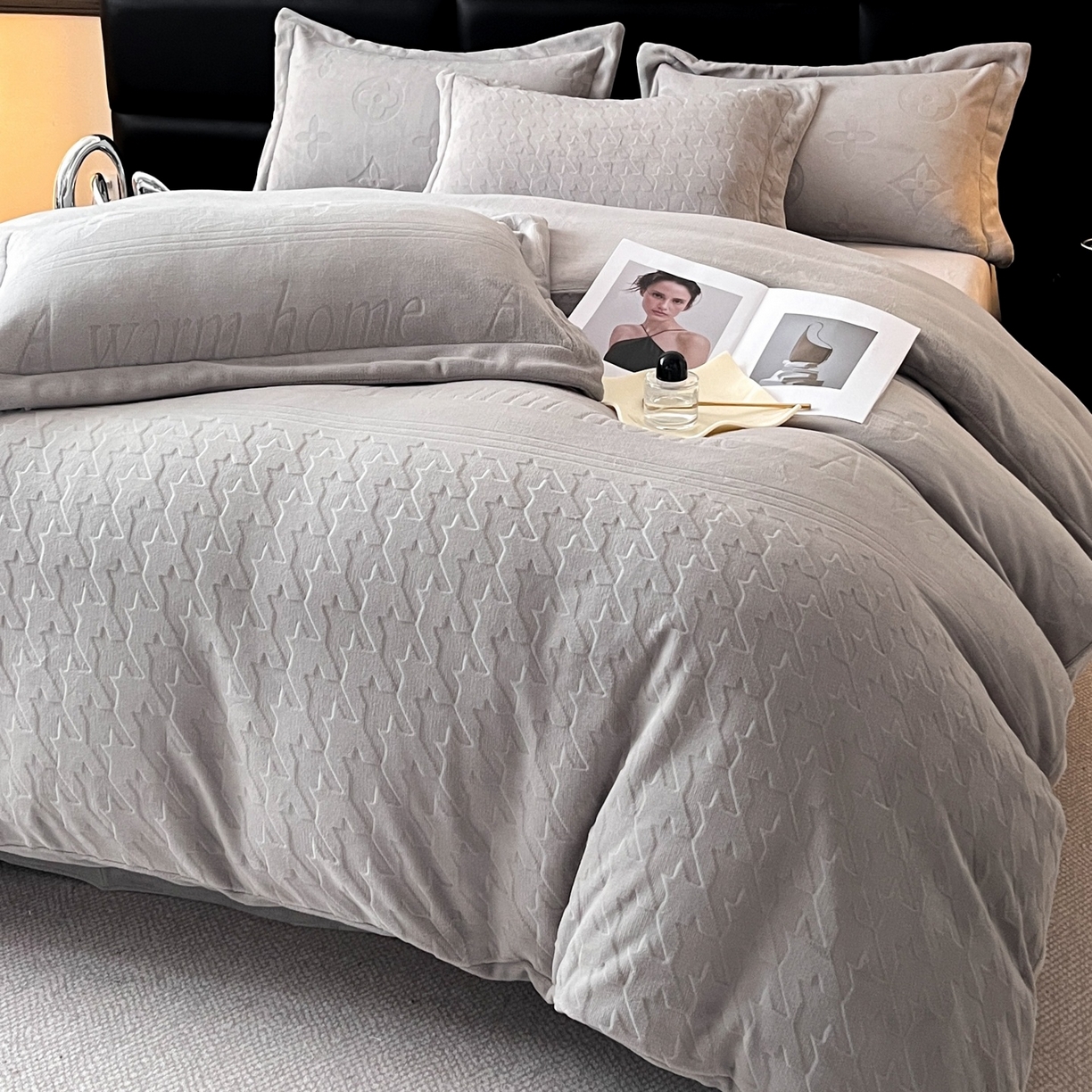 91家纺网 家纺一手货源 找家纺 爱家（原缔乐家纺） 2025新款A类牛奶雕花绒四件套 浪漫主义系列 浪漫主义-星空灰