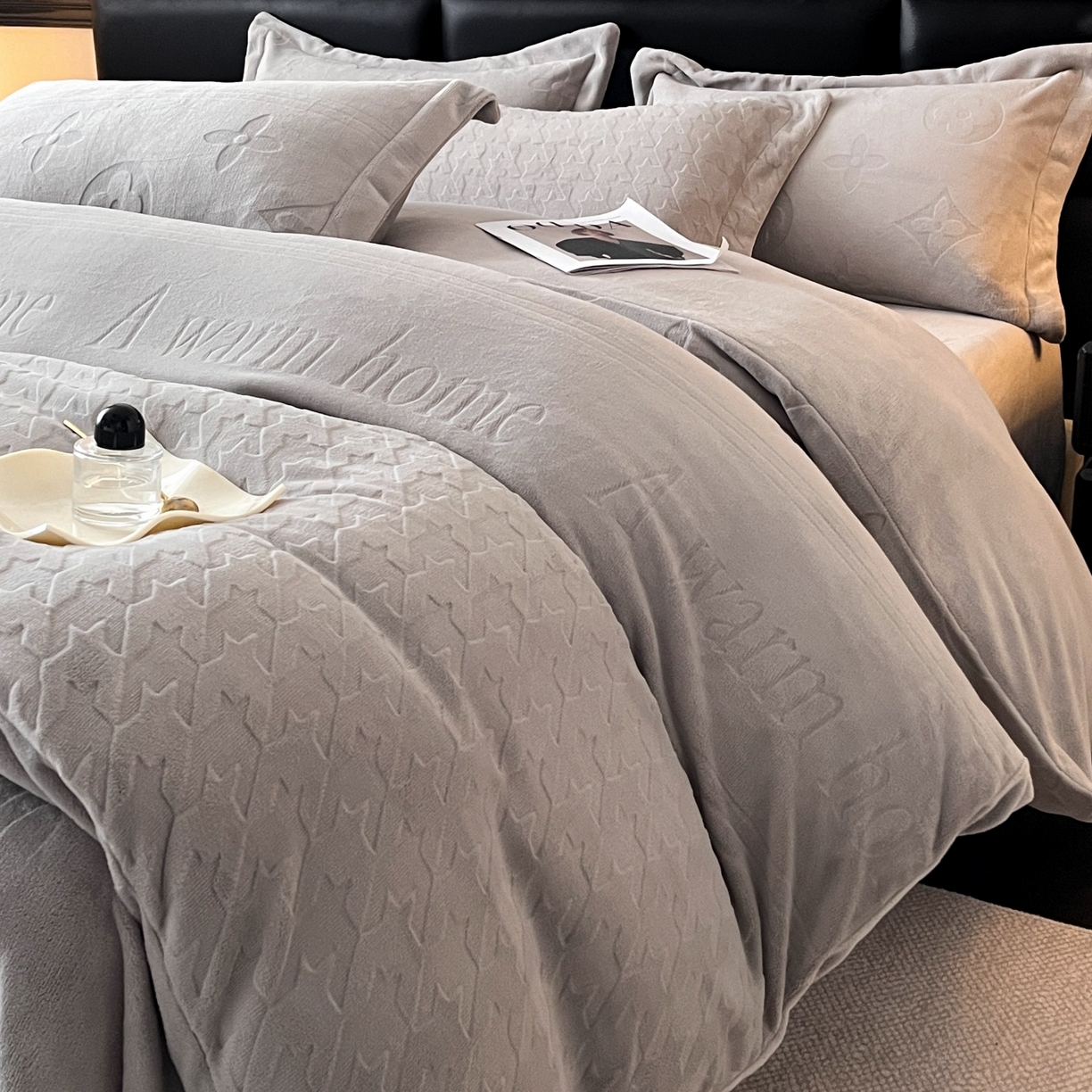 91家纺网 家纺一手货源 找家纺 爱家（原缔乐家纺） 2025新款A类牛奶雕花绒四件套 浪漫主义系列 浪漫主义-星空灰