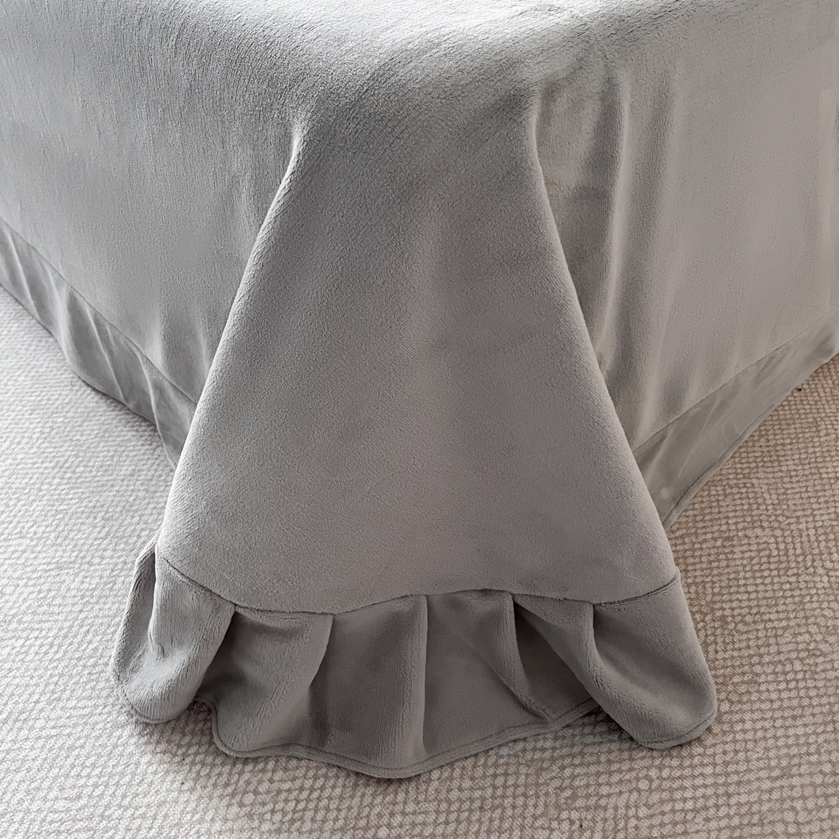 91家纺网 家纺一手货源 找家纺 爱家（原缔乐家纺） 2025新款A类牛奶雕花绒四件套 浪漫主义系列 浪漫主义-星空灰