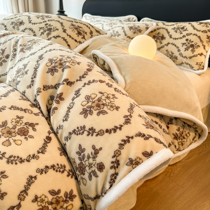 91家纺网 家纺一手货源 找家纺 诺梵2025新款牛8斤奶绒印花包边四件套丛草集