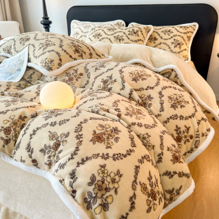 91家纺网 家纺一手货源 找家纺 诺梵2025新款牛8斤奶绒印花包边四件套丛草集