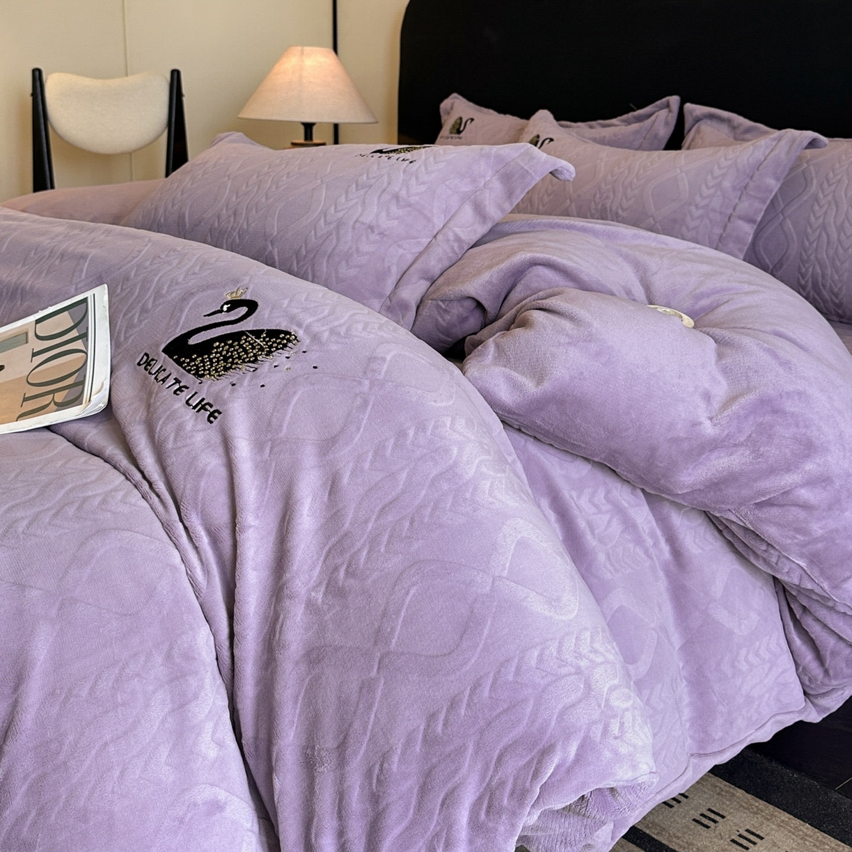 爱家（原缔乐家纺） 2025新款A类牛奶雕花绒四件套 保罗-黑天鹅系列 黑天鹅-梦幻紫