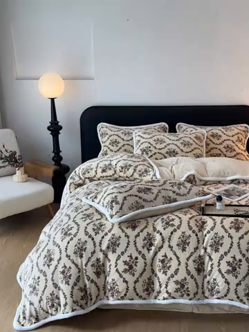 91家纺网 家纺一手货源 找家纺 诺梵2025新款牛8斤奶绒印花包边四件套丛草集