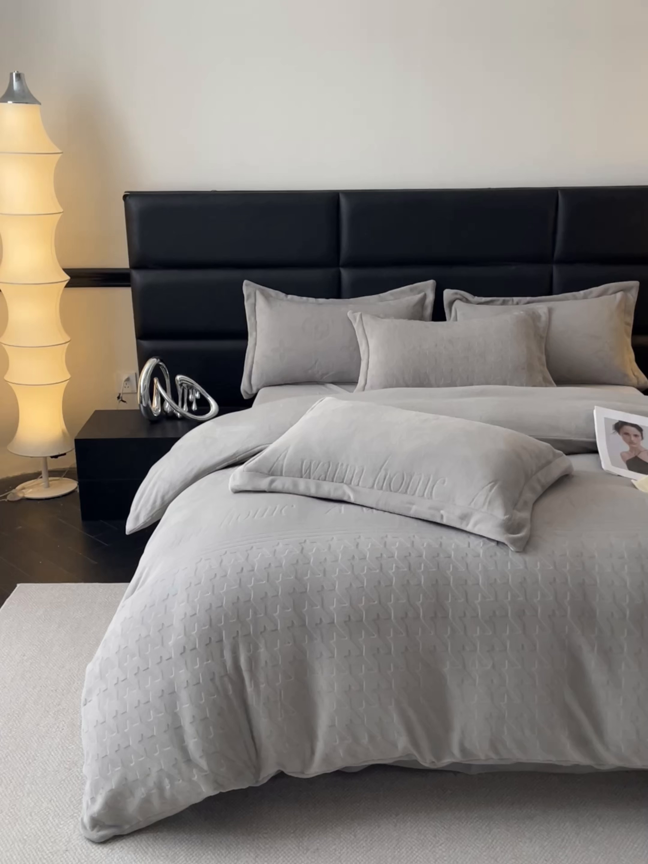 91家纺网 家纺一手货源 找家纺 爱家（原缔乐家纺） 2025新款A类牛奶雕花绒四件套 浪漫主义系列 浪漫主义-星空灰