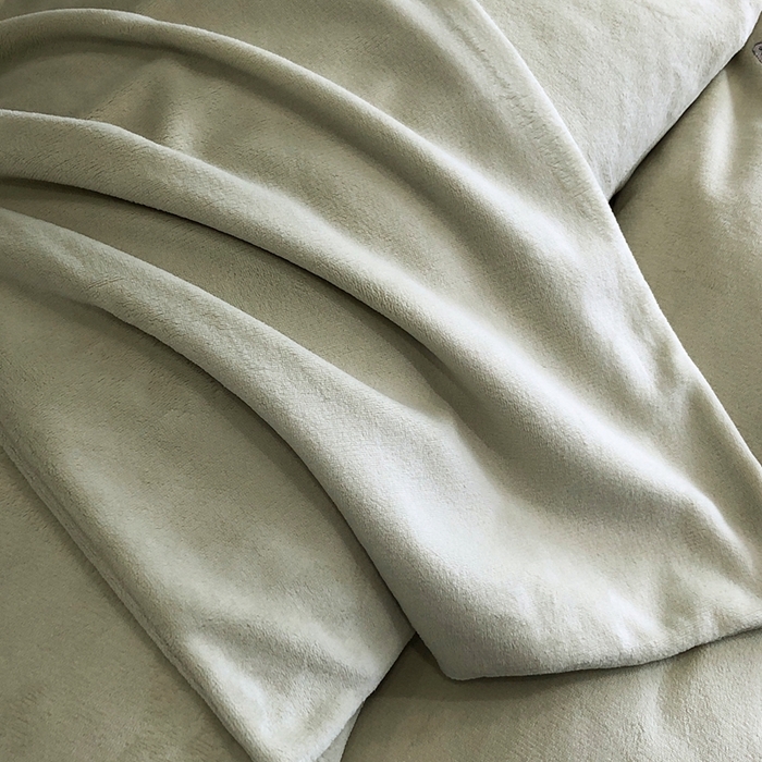 91家纺网 家纺一手货源 找家纺 新印象 2025秋冬新款宽边高克重牛奶绒绣花款四件套 蝶之舞-绿