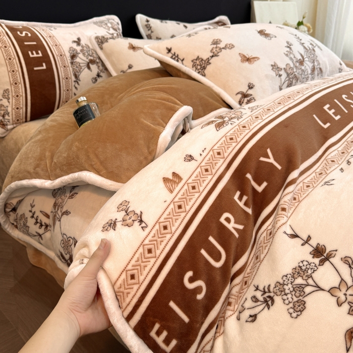 91家纺网 家纺一手货源 找家纺 诺梵2025新款牛8斤奶绒印花包边四件套浮生若梦-咖