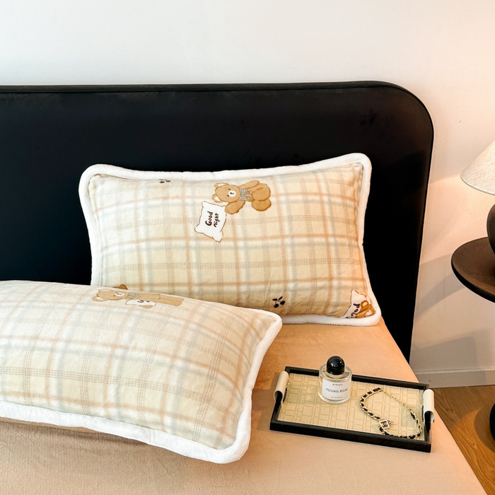 91家纺网 家纺一手货源 找家纺 诺梵2025新款牛8斤奶绒印花包边四件套乖乖熊