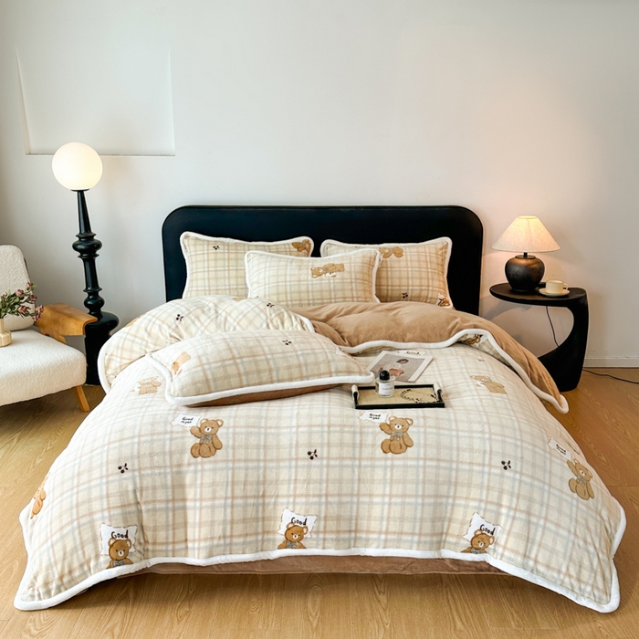 91家纺网 家纺一手货源 找家纺 诺梵2025新款牛8斤奶绒印花包边四件套乖乖熊