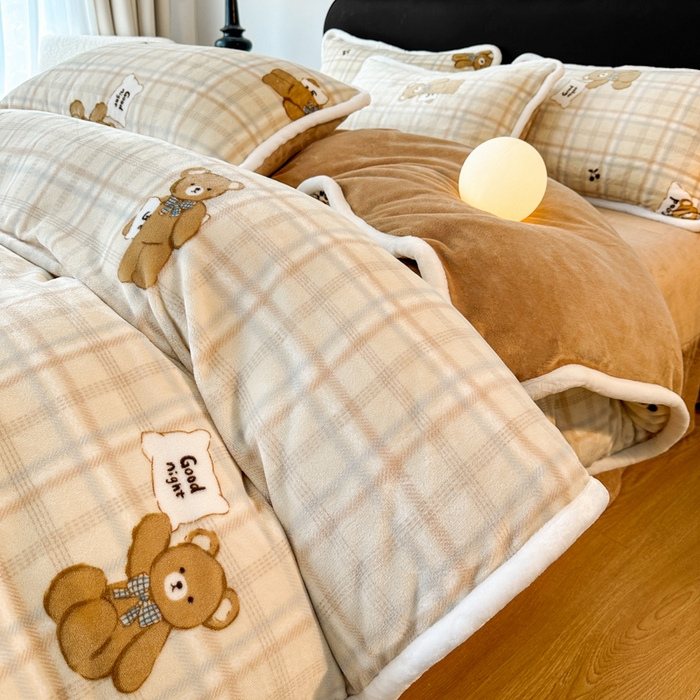 91家纺网 家纺一手货源 找家纺 诺梵2025新款牛8斤奶绒印花包边四件套乖乖熊