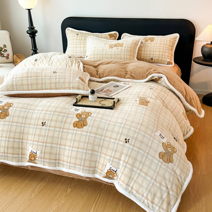 91家纺网 家纺一手货源 找家纺 诺梵2025新款牛8斤奶绒印花包边四件套乖乖熊